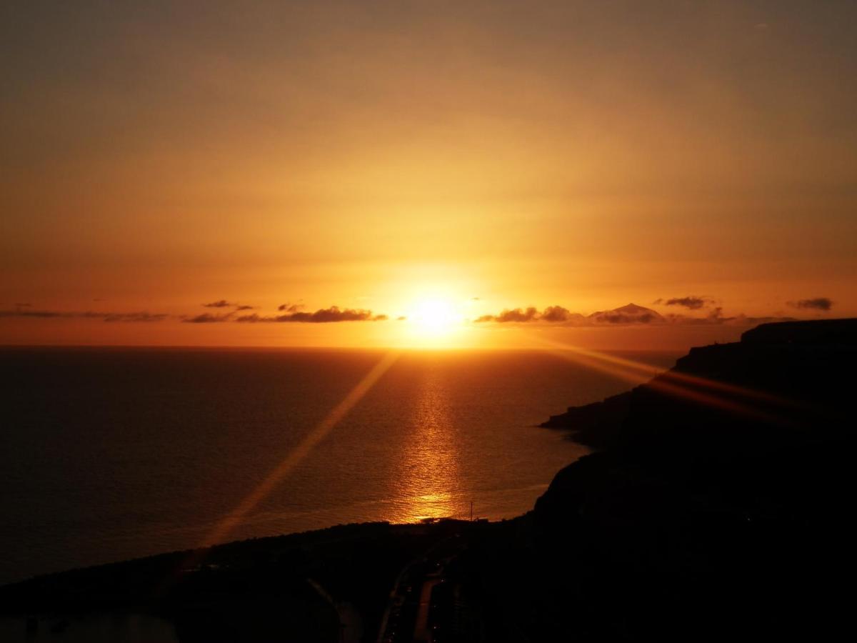 Incredible Sunsets - Playa Amadores Beach View Lägenhet Exteriör bild