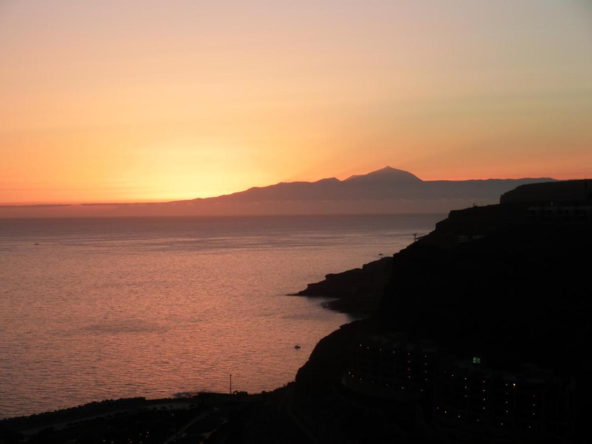 Incredible Sunsets - Playa Amadores Beach View Lägenhet Exteriör bild