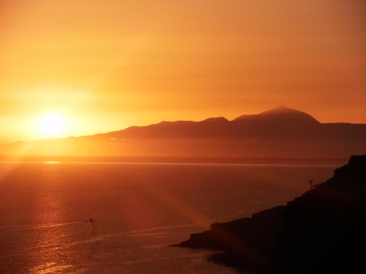 Incredible Sunsets - Playa Amadores Beach View Lägenhet Exteriör bild